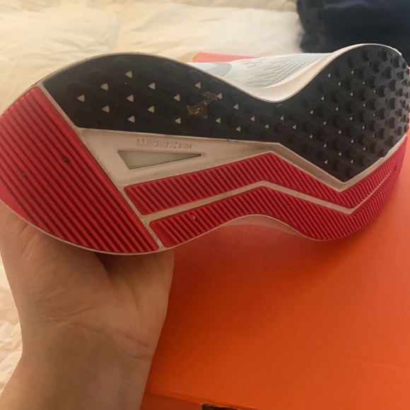 Zoom - Picture 5 of 6